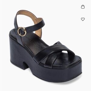 Bernardo Black Platform Sandals - Size 8 ✨Brand New ✨
